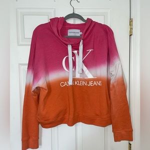 Calvin Klein Semi-Cropped hoodie - Size XL